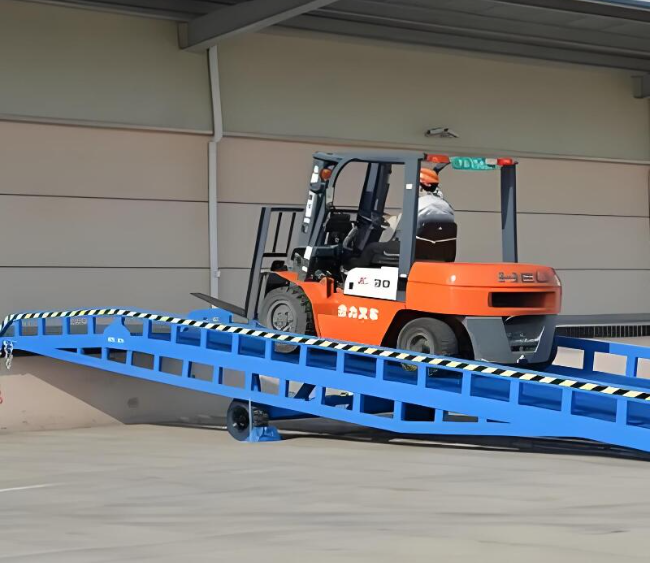 玉屏移动式卸货平台（叉车用）